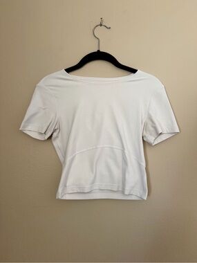 Aritzia Golden Cream Short Sleeve Athletic Tee